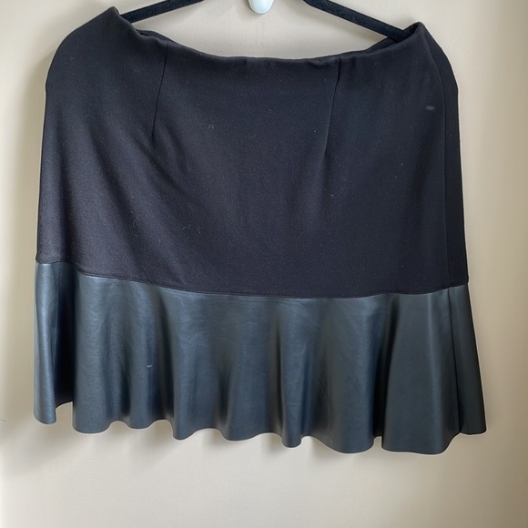 Black cabi skirt - Picture 3 of 5